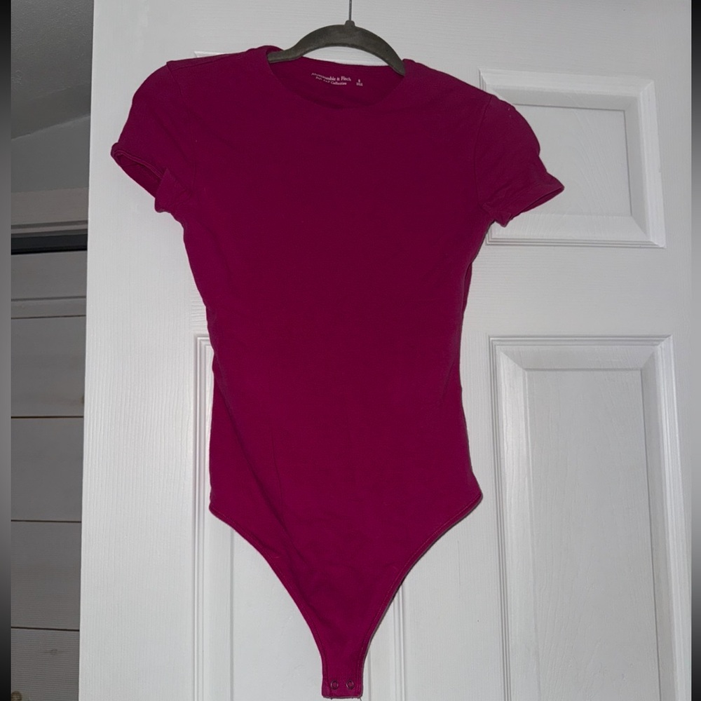 ABERCROMBIE & FTICH PINK BODY SUIT SIZE SMALL
